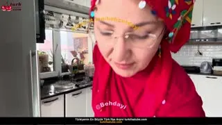 Kadın Sözlü Seks Eğlencesi, Muazzam Kalça Türbanlı