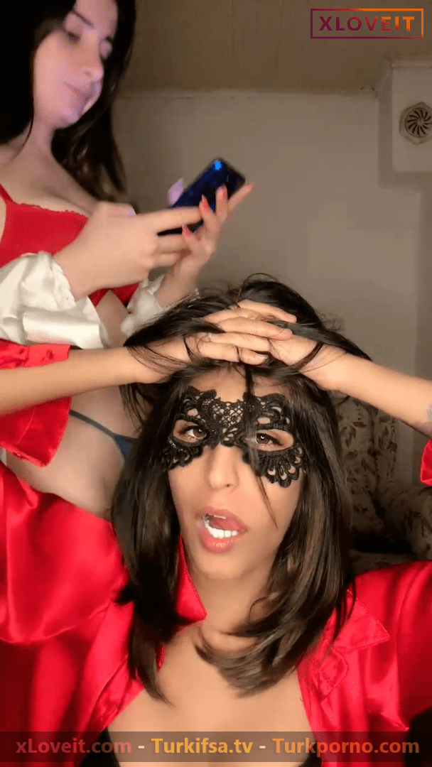 Tango Alya ifşa 2 çıtır kızdan canlı yayın seyret