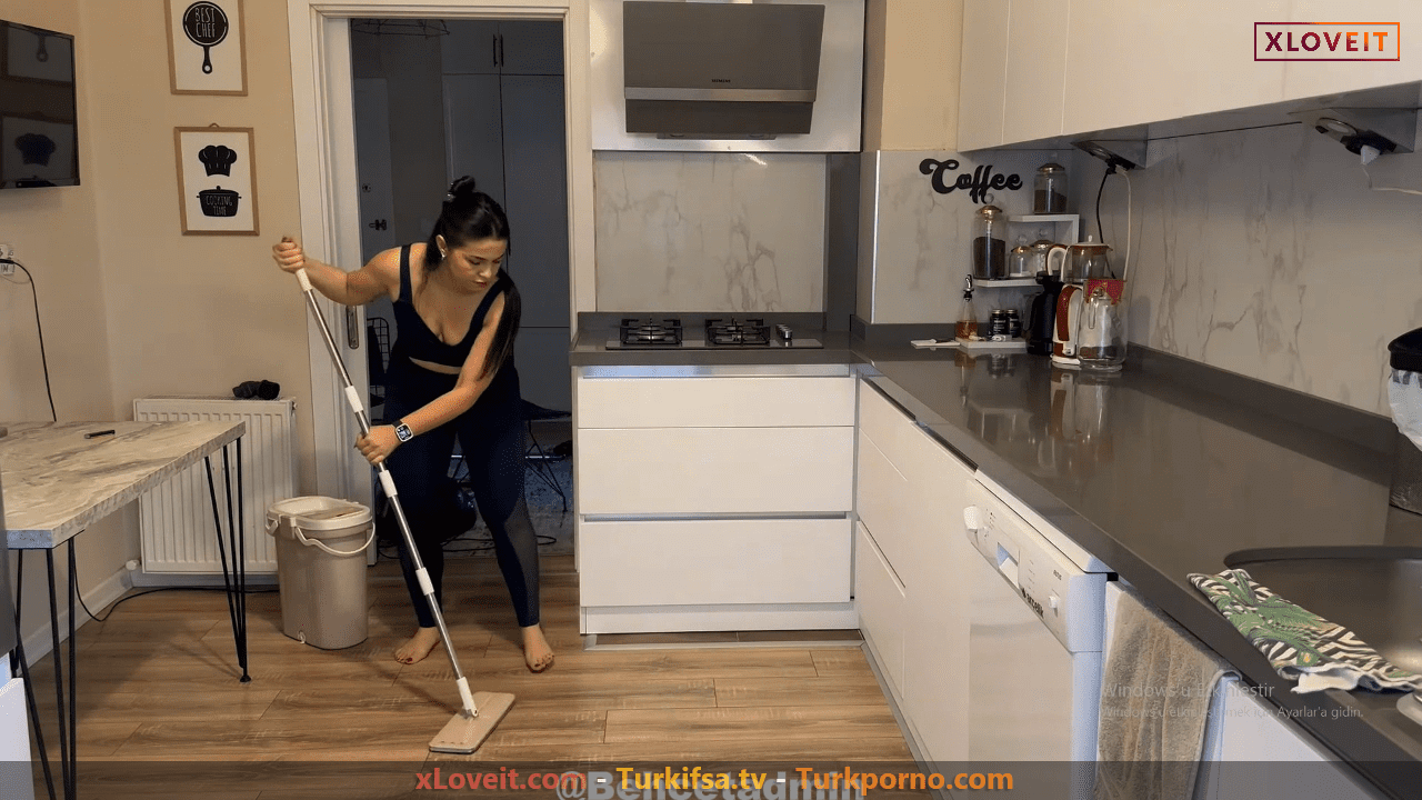Talya Burcu ifşa Sexy hatun mutfağı süpürdü