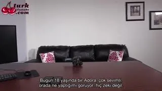 18 yaşında Kaşar Adoranın ilk deneyimi anal ve çift yarrak. Altyazılı Porno